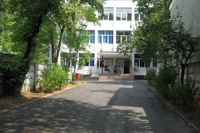 Colegiul Tehnic Carol I - alee principala